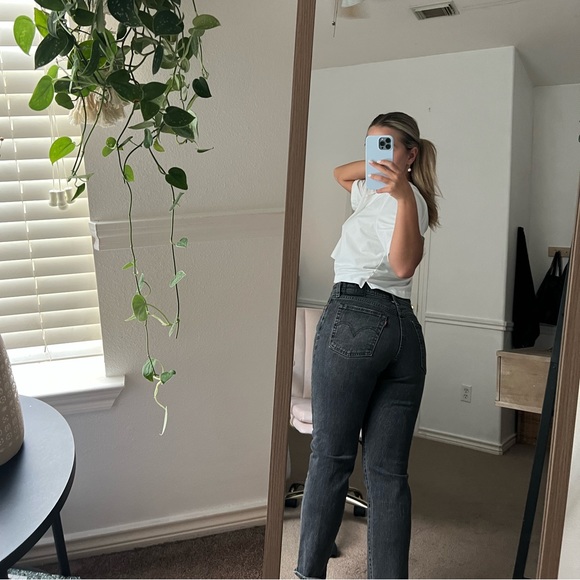 Levi’s Wedgie Straight Women’s Jeans. “Sunset Black” - Picture 3 of 9